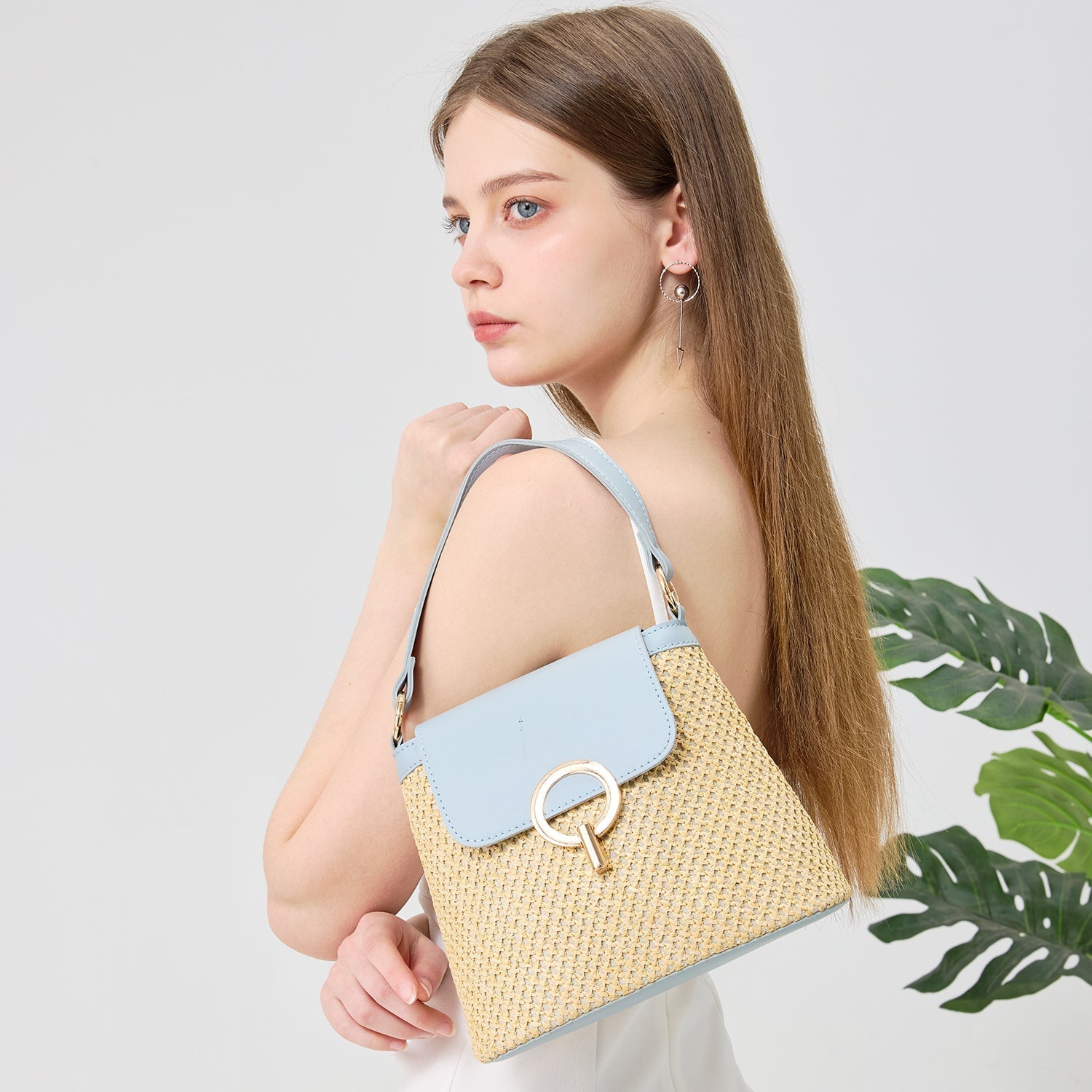 Celia • Bolso Bandolera de Rafia con Solapa de Colores