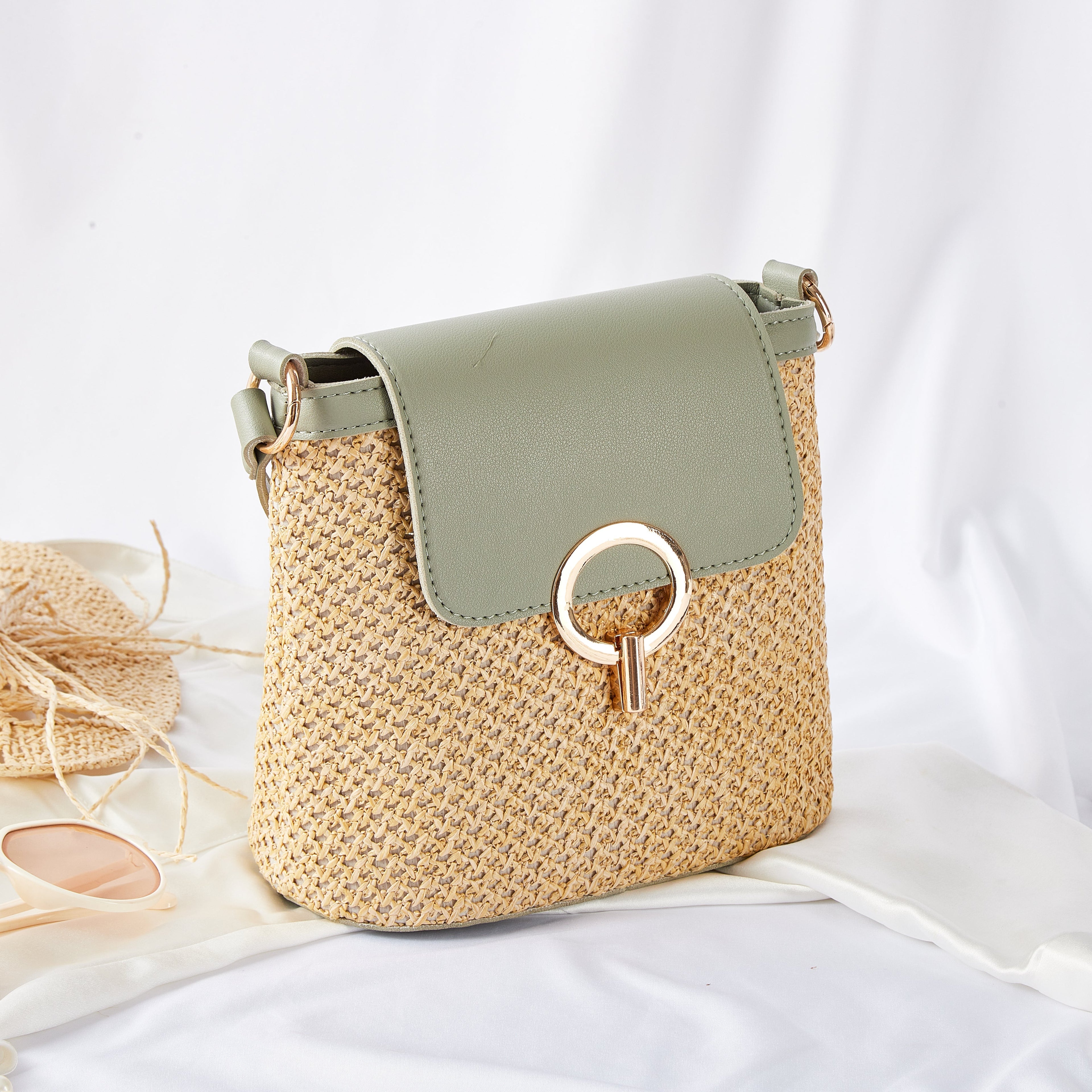 Celia • Bolso Bandolera de Rafia con Solapa de Colores