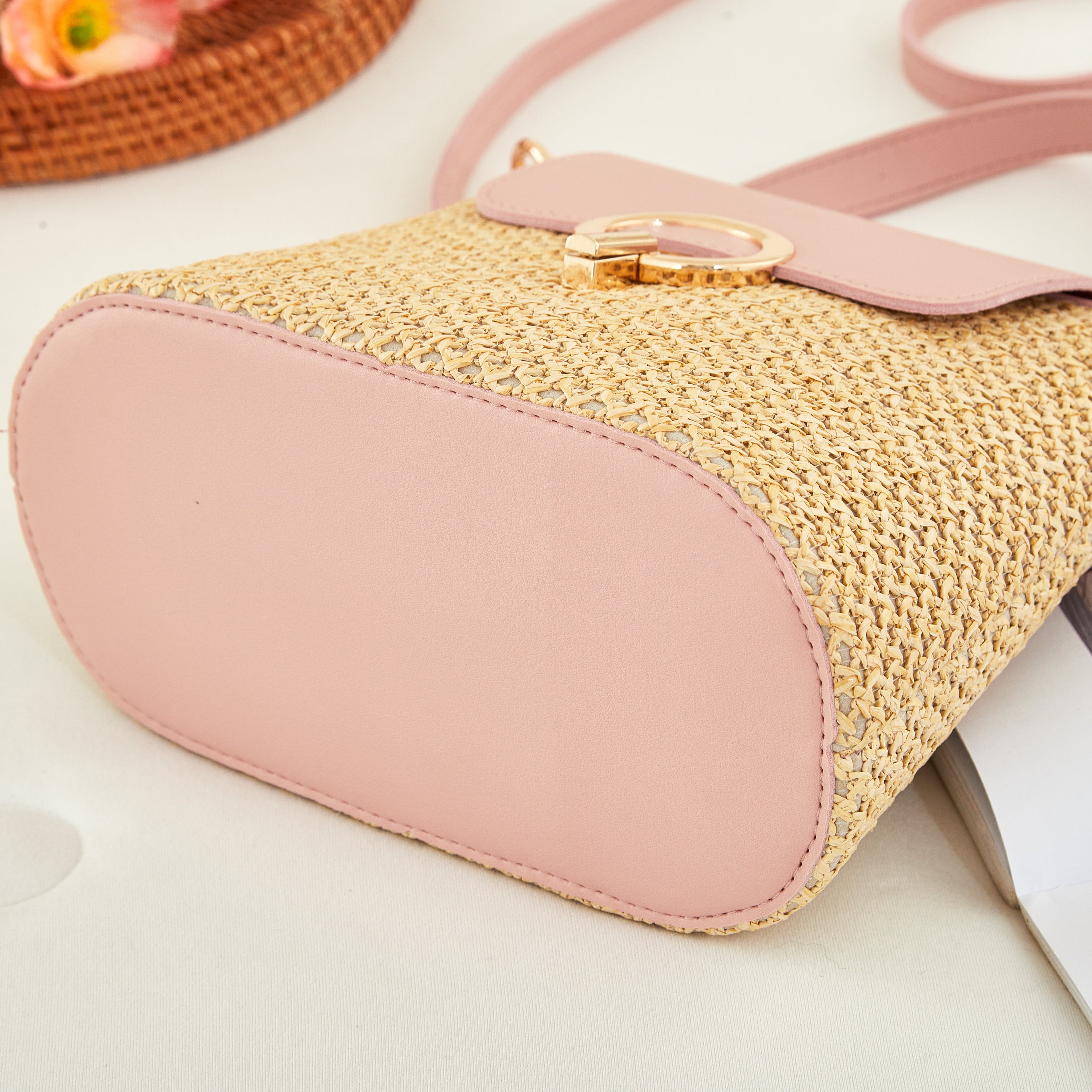 Celia • Bolso Bandolera de Rafia con Solapa de Colores