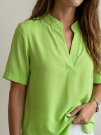 Raquel - Blusa Elegante con Cuello en V