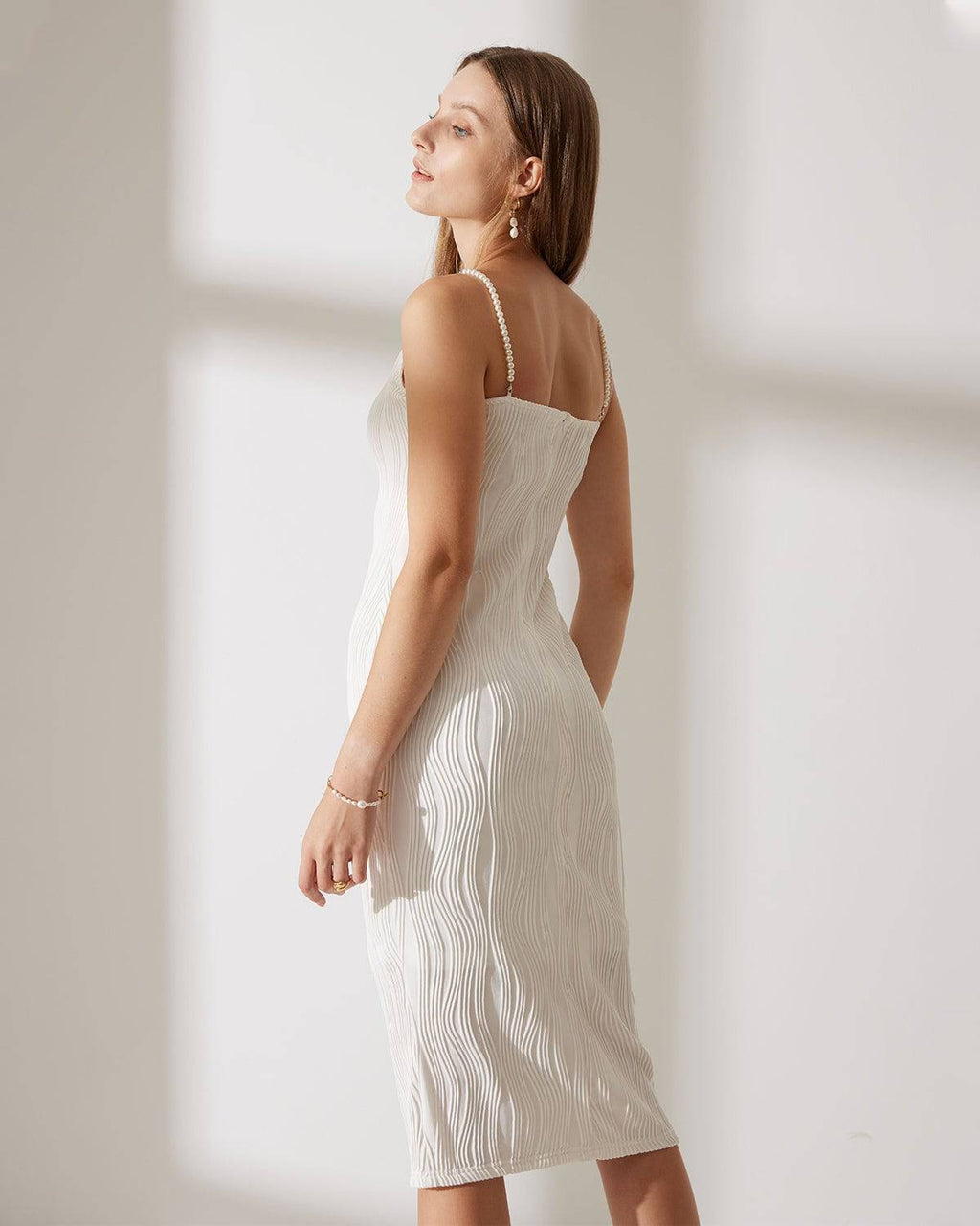 Vivienne •  Vestido midi minimalista texturizado