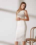 Vivienne •  Vestido midi minimalista texturizado
