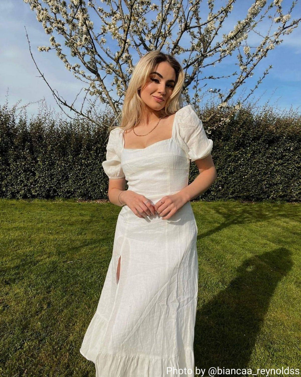 Isabelle •  Vestido midi elegante con abertura lateral