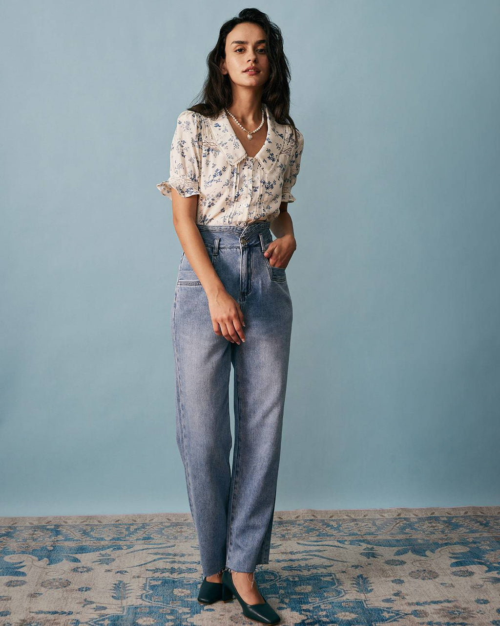 Camille •  Blusa floral romántica con cuello delicado