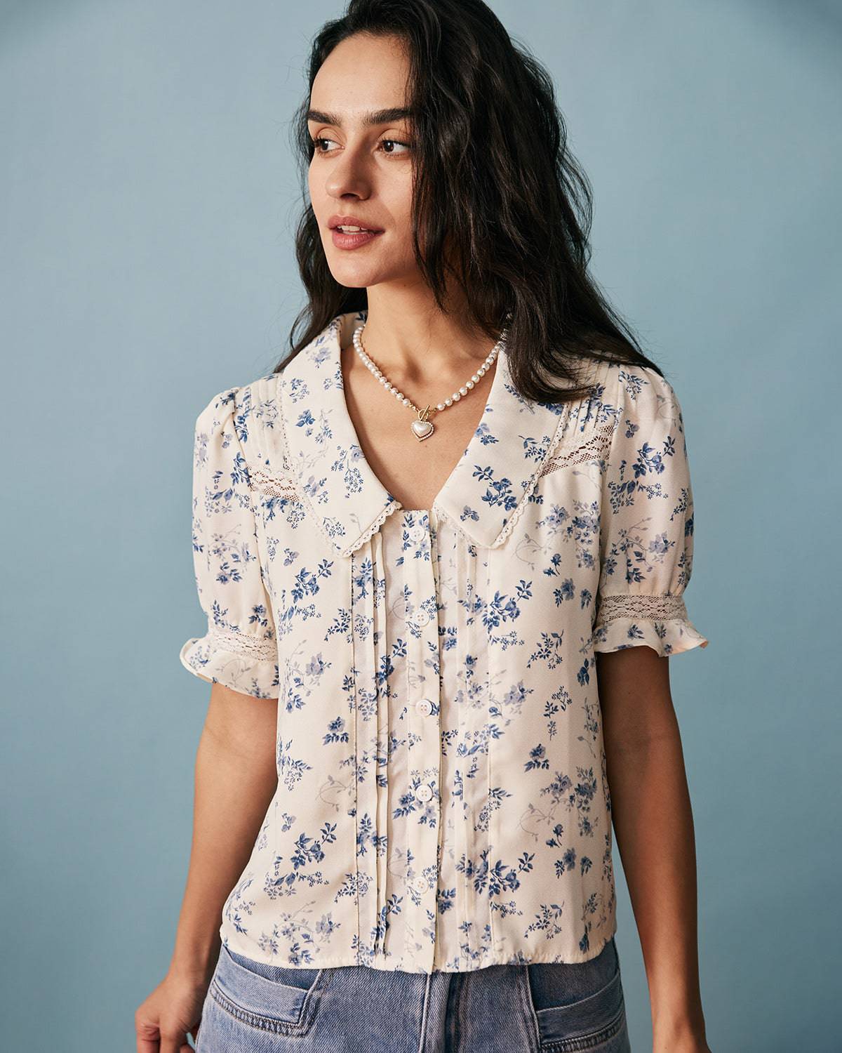 Camille •  Blusa floral romántica con cuello delicado