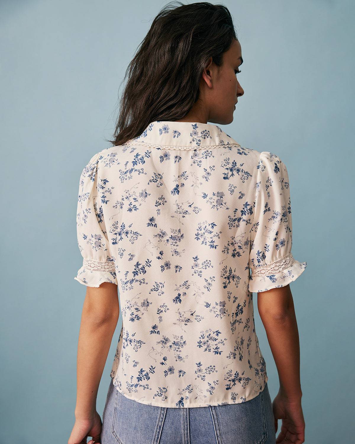 Camille •  Blusa floral romántica con cuello delicado