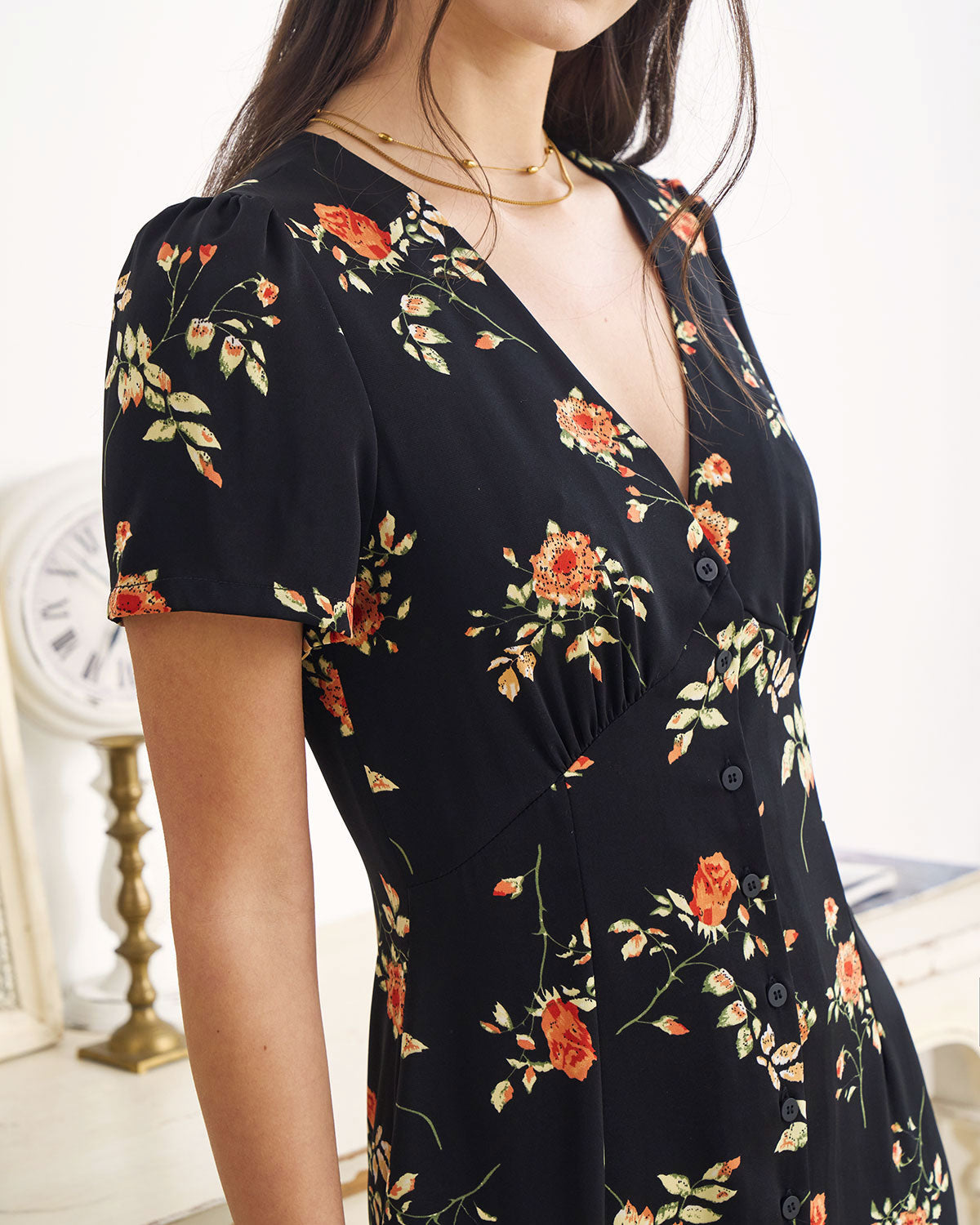 Aurora •   Vestido floral midi con escote en V