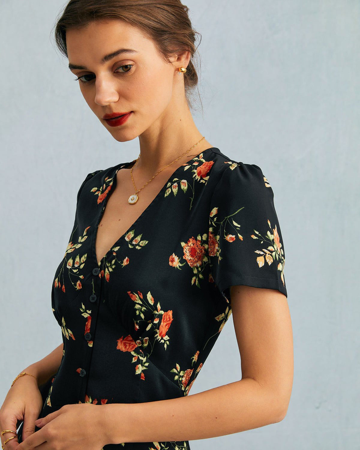 Aurora •   Vestido floral midi con escote en V