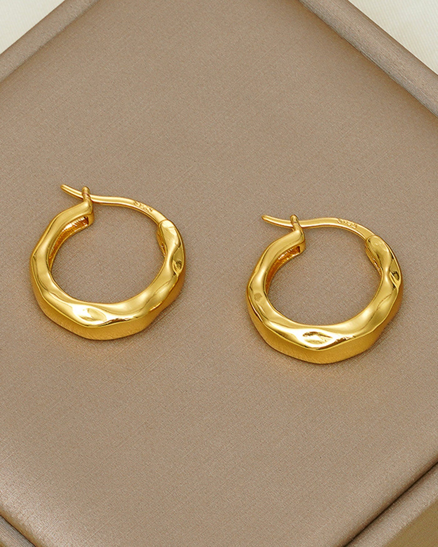 Elena™ •  Pendientes de aro orgánicos