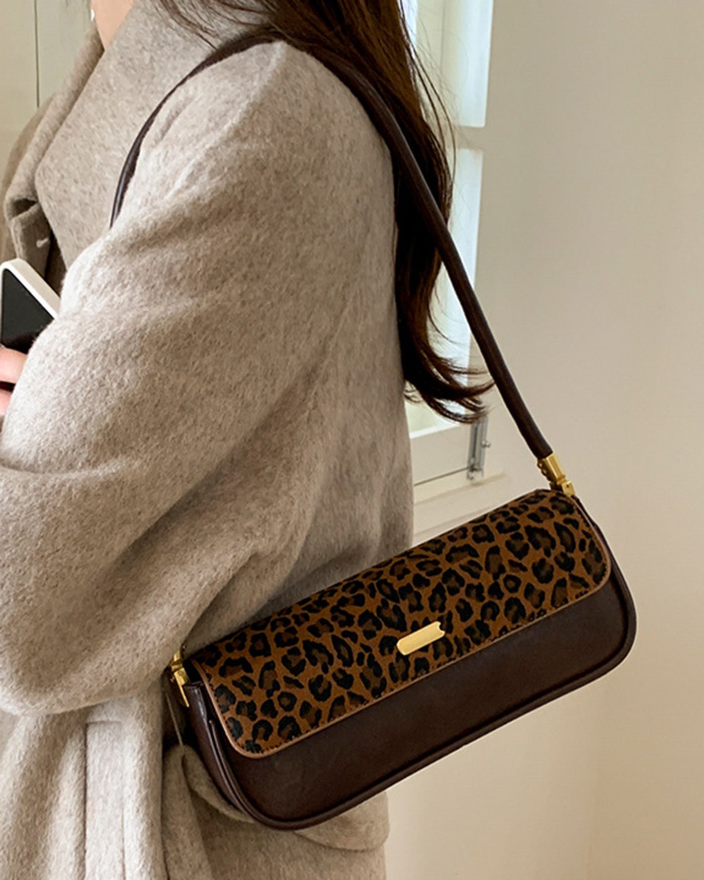 Bianca •  Bolso baguette con estampado animal
