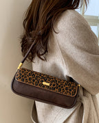 Bianca •  Bolso baguette con estampado animal