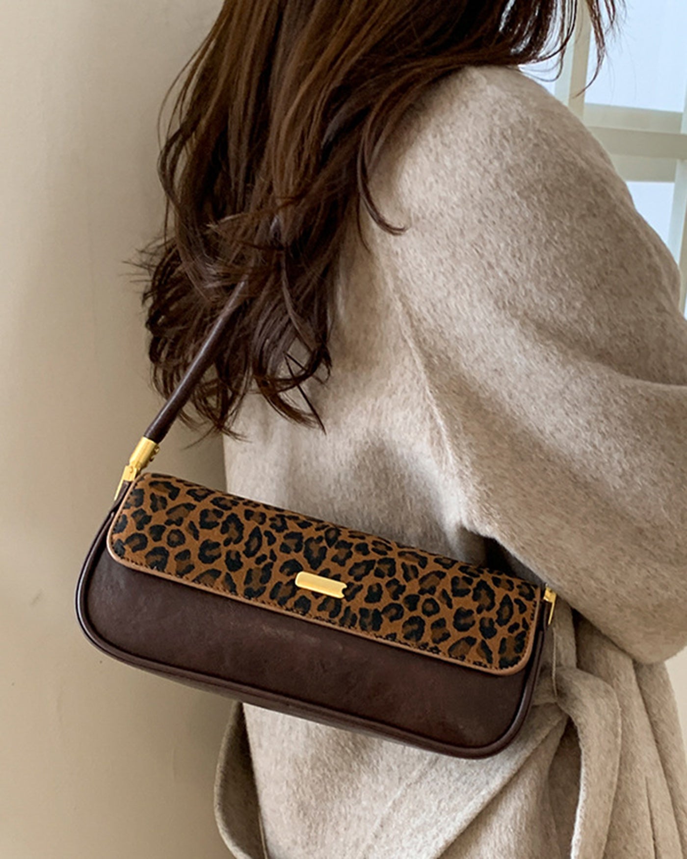Bianca •  Bolso baguette con estampado animal