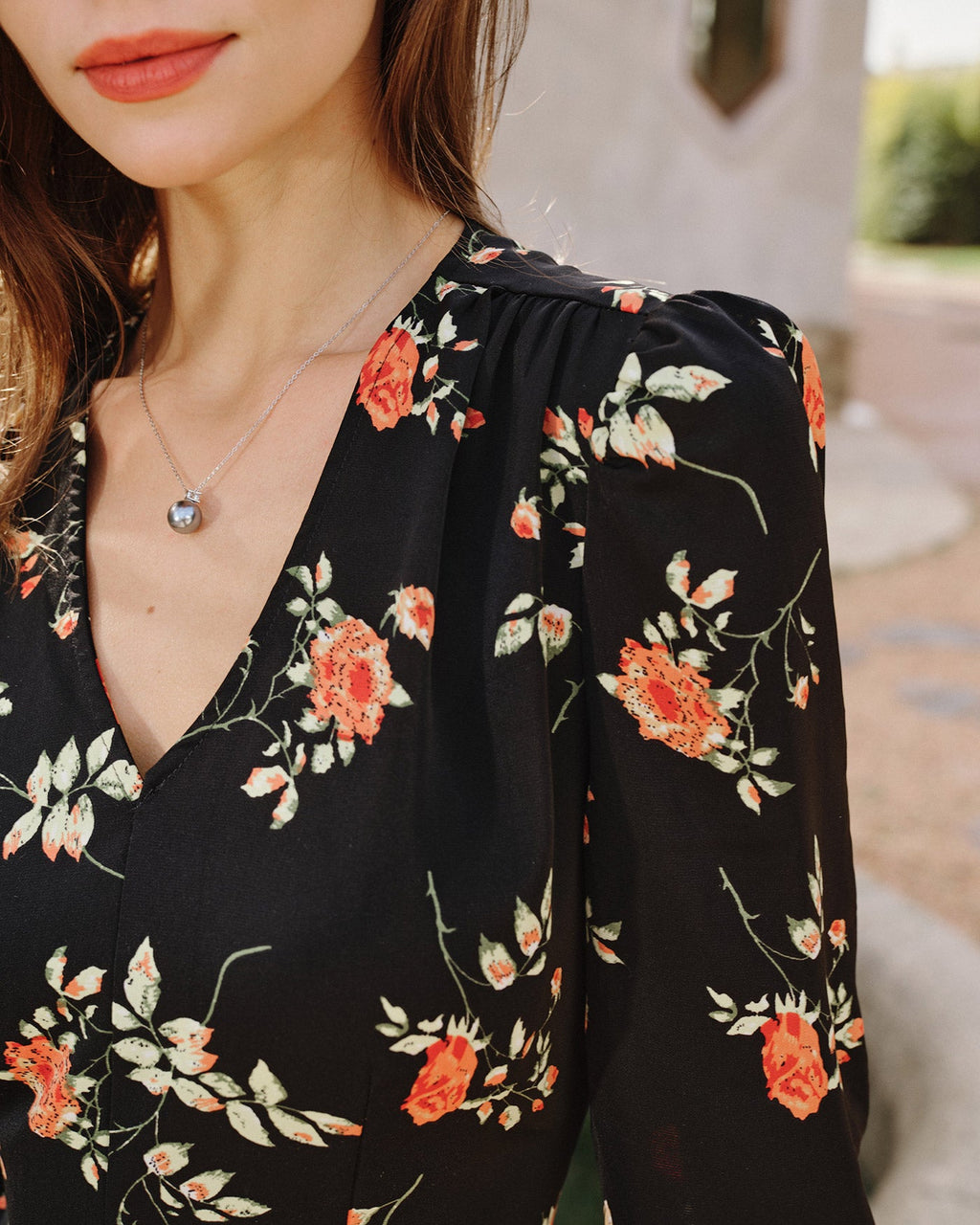Emilia •  Blusa floral elegante de manga larga